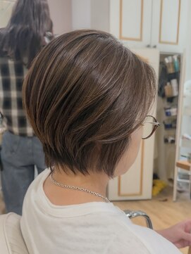 ネオリーブ チロル 横浜西口店(Neolive CiroL.) 大人ショートヘア　くびれショート　ハイライト