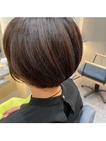 トリート(treat) ハイライトがアクセント、ツヤツヤショート