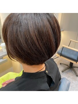 トリート(treat) ハイライトがアクセント、ツヤツヤショート