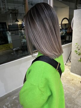 メリー オオサカ(Merly Osaka) 根本伸びても気にならないバレイヤージュ_contrast white greige