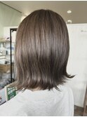 オリーブベージュ