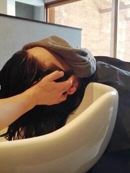 リュウギ(Ryugi)の写真/自宅でのスタイリング方法はもちろん、ライフスタイルのアドバイスで健康な頭皮と美しい髪へ―。