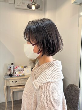 ロッカ(ROCCA) ミニウルフラフ質感のやわらかボブ