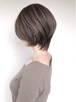 ヘアースタジオ ゼン(hair studio Zen)の写真/【京都駅2分】白髪を活かしおしゃれに*ダメージを抑えた上質なカラー!カット+白髪ぼかしハイライト¥16,500