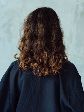 エンネ(enne) enne/パーマ/セミロング