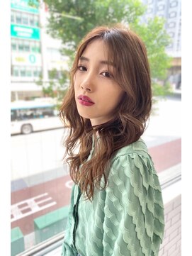 ジーナ 梅田(Zina) 小顔セミウェットウェーブピンクベージュハイライトカラー