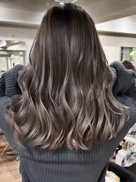 サイン 表参道(SIGN)&nbsp;バレイヤージュハイライトグラデーションカラー白髪ぼかし