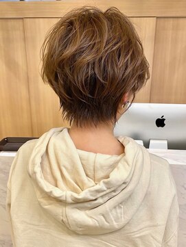 ビュー フクオカ(VIEW FUKUOKA) 大人かわいい美髪ホワイトグレージュ ネビージュショートボブ