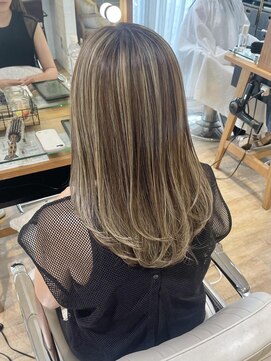 ネオリーブ チロル 横浜西口店(Neolive CiroL.) コントラストハイライト シアーベージュ ケアブリーチ