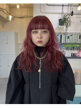 ピノ(pino.) 赤髪レッドカラーワイドバングレイヤーウェーブ巻き