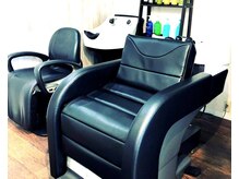 サウスイーストヘアー(SOUTH EAST Hair)の雰囲気(タイプの異なる2席のシャンプー台が楽しめます。)