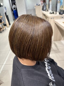 アッシュ 高幡不動店(Ash) 【巖本】ショートボブ暗めナチュラル白髪ぼかしハイライト