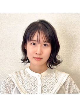 アイビー(ivy) エッジーキュート透明感ウェービーショート