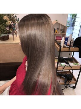 トゥッカ タロ(Tukka talo) 美髪ラベンダーベージュ