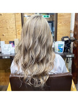 ユートピア(U topia) 【U-topia町田】【エアータッチバレイヤージュ】夏ハイライト