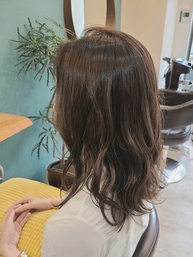 ベラ(Bella) シークレットハイライトで柔らかベージュ