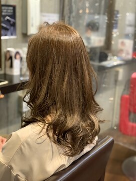 1+ アンプリュス(Unplus) ミディアムロングマロンベージュ/市川/市川駅北口/市川真間