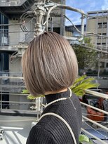 ピープスアンドスー 表参道 渋谷(Peeps&Suu.) 【ケアブリーチ1回】切りっぱなしボブアッシュグレージュ