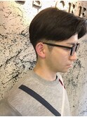 メガネにも似合う！！前下がりセンターパート！！