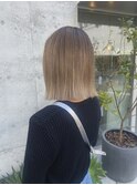 ベージュ