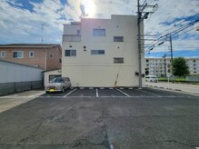 ジック(Jiiic)の雰囲気（駐車場5台完備!お店の隣駐車スペース4.5.6.7.8）