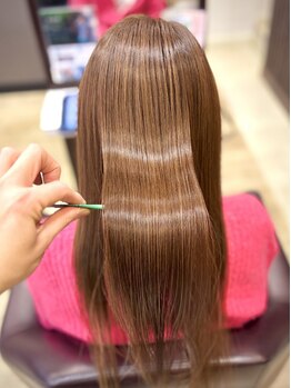 トレセッテ(tre sette)の写真/【Aujua取扱店】一人ひとりの髪質に合わせたトリートメントで、髪の内部から艶やかな美艶ヘアに＊