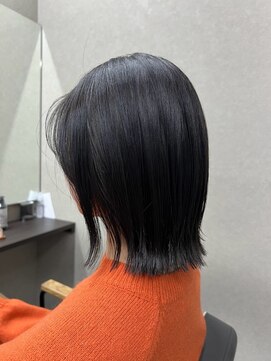 ネウィ 秋田(newi) 切りっぱなしボブ×アッシュグレー