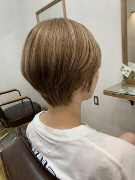ラグヘアーワークス(LAG HAIR WORKS) ハイトーンくびれショート