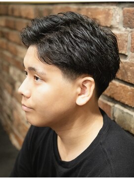 ブロートーキョー 有楽町店(Bro Tokyo) ツーブロックローフェード