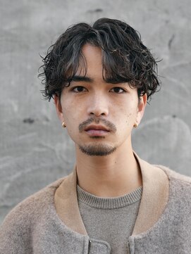 バイフィフス 原宿/表参道(by fifth) センターパートシャドウパーマスパイラルパーマ大人メンズヘア