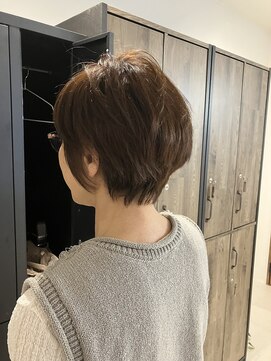 レア(l'ea) 軽やかショート+べージュブラウン