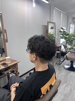 リイ(Lii)&nbsp;メンズ　ショート　スパイラルパーマ　センター　ツーブロ
