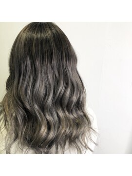 テクライズ 豊橋店(TECHRISE) コントラストシルバーバレイヤージュ