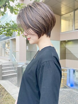 アンド ストーリーズ(&STORIES) 大人可愛いハイライトマッシュショートボブアッシュブラウン小林