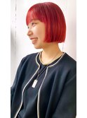 ショートボブ　ビビットレッド
