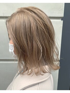 リュクス(LUXE) グレージュ