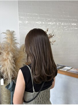 ソル(sol.) 【 Ami 】赤みのないアッシュブラウン×内巻きレイヤー