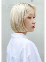 ディルト 代々木上原(DILT)&nbsp;ぷつっとラインがかわいい横顔美人切りっぱなしボブハイトーン