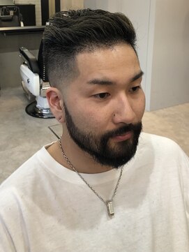 フランクスバーバーリザーブ 人形町店(FRANK’S BARBER RESERVE) フェードかき上げサイドパートスタイル