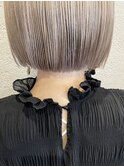 ぱつっとボブ×ハイトーングレージュカラー