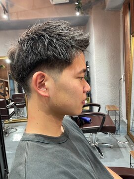 ハウル(Howl) フェードカット/ナチュラルフェード/アップバング