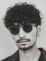 オーシャントーキョーオーバー 渋谷(OCEAN TOKYO OVER)&nbsp;波巻きスパイラル大人メンズヘアマッシュ刈り上げ黒髪