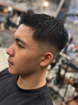 フォーコーナーズカットショップスリーセント 栄(FourCornersCutShop 3/cent) フェードショート