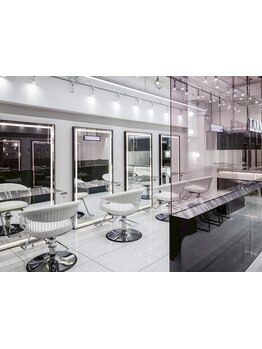 小顔を叶える韓国風の前髪×顔周りレイヤーカット！正面・横顔・後ろ姿まで美しく魅せる韓国風ヘアに[新宿]