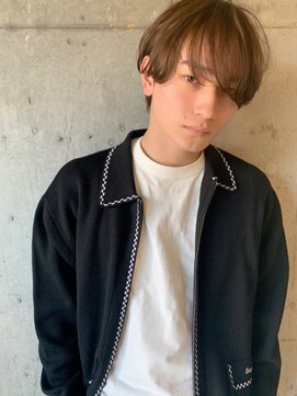 メンズマッシュ　センターパート　ココアベージュ