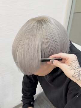 ルィ 名古屋栄(llwy) ホワイトシルバー