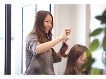 【技術】地域屈指の技術力！独自のカリキュラムが叶える、数ヶ月先もまとまる「あなただけの似合わせヘア」