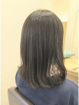 ウイバイファースト(u'i by first)&nbsp;ミディアムのグレーアッシュ