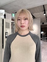 パーク(PAAQ) ダブルカラー&ブリーチ/ハッシュレイヤーボブ/ホワイトブロンド