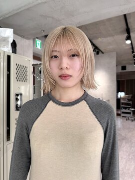 パーク(PAAQ) ダブルカラー&ブリーチ/ハッシュレイヤーボブ/ホワイトブロンド